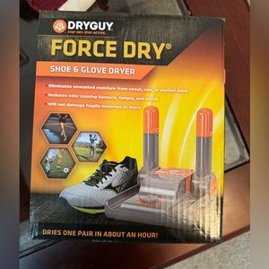 Shoe/boot/glove dryer